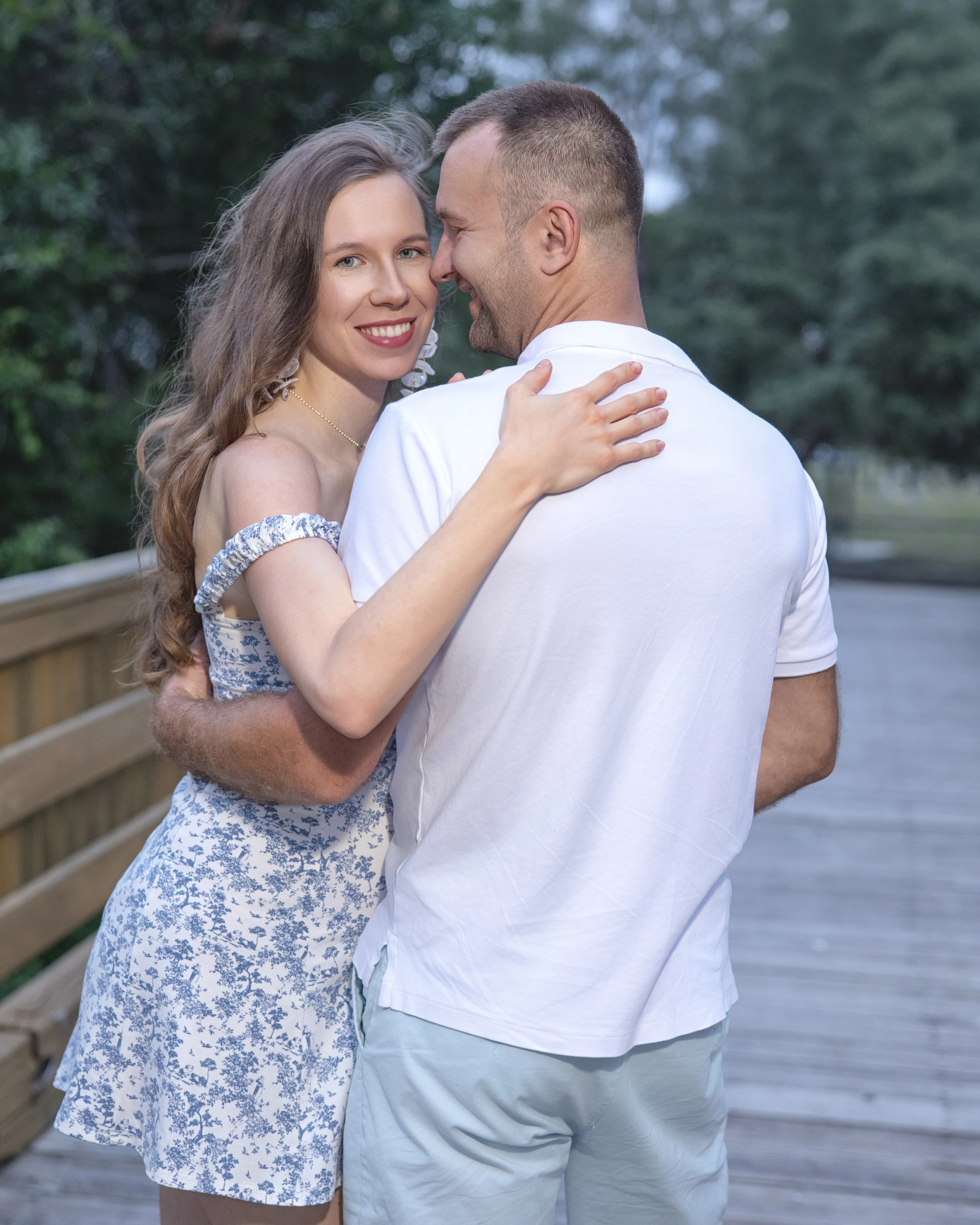 Outdoor maternity couple photo on bridge